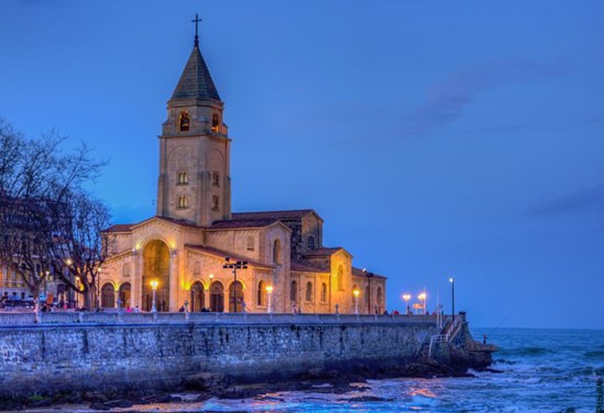 Lugar Iglesia de San Pedro