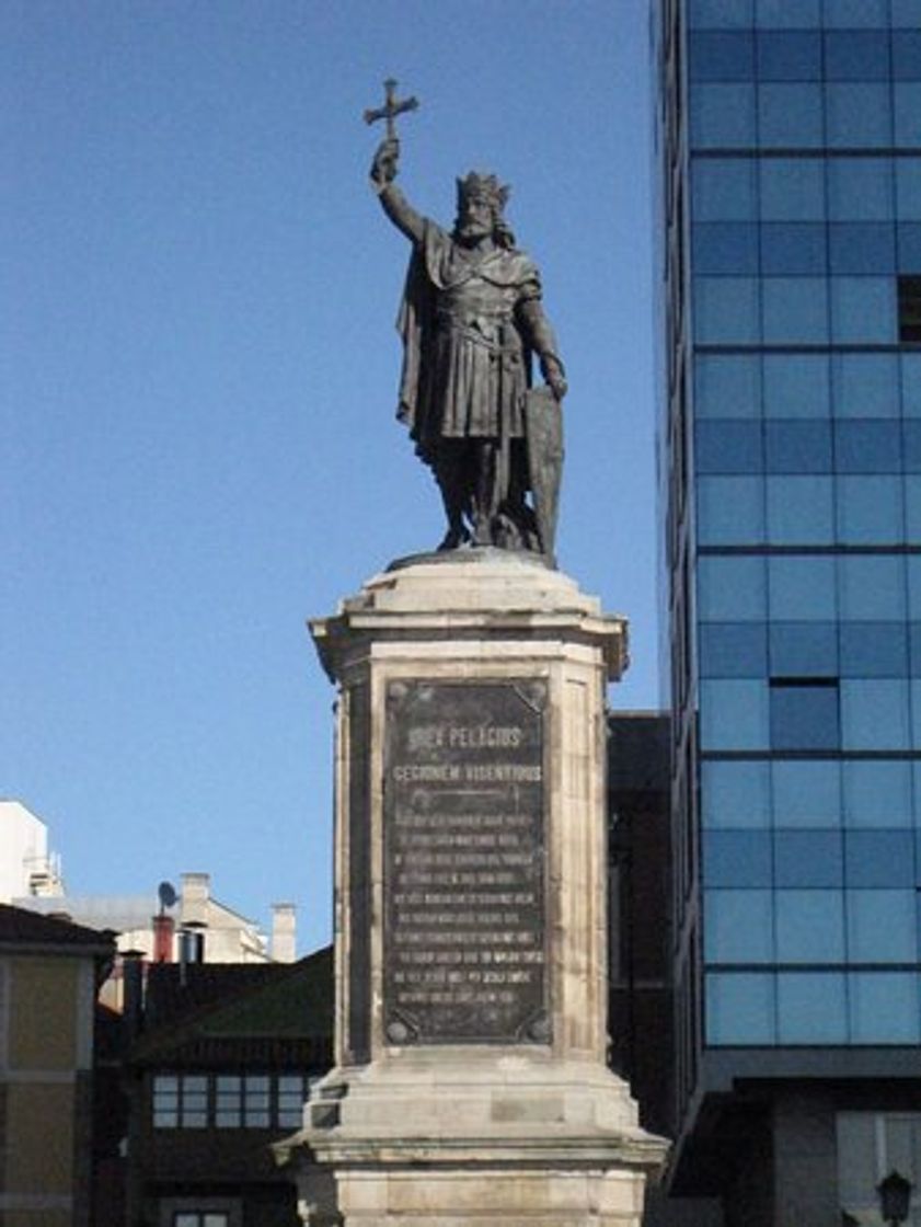 Place Estatua de Don Pelayo