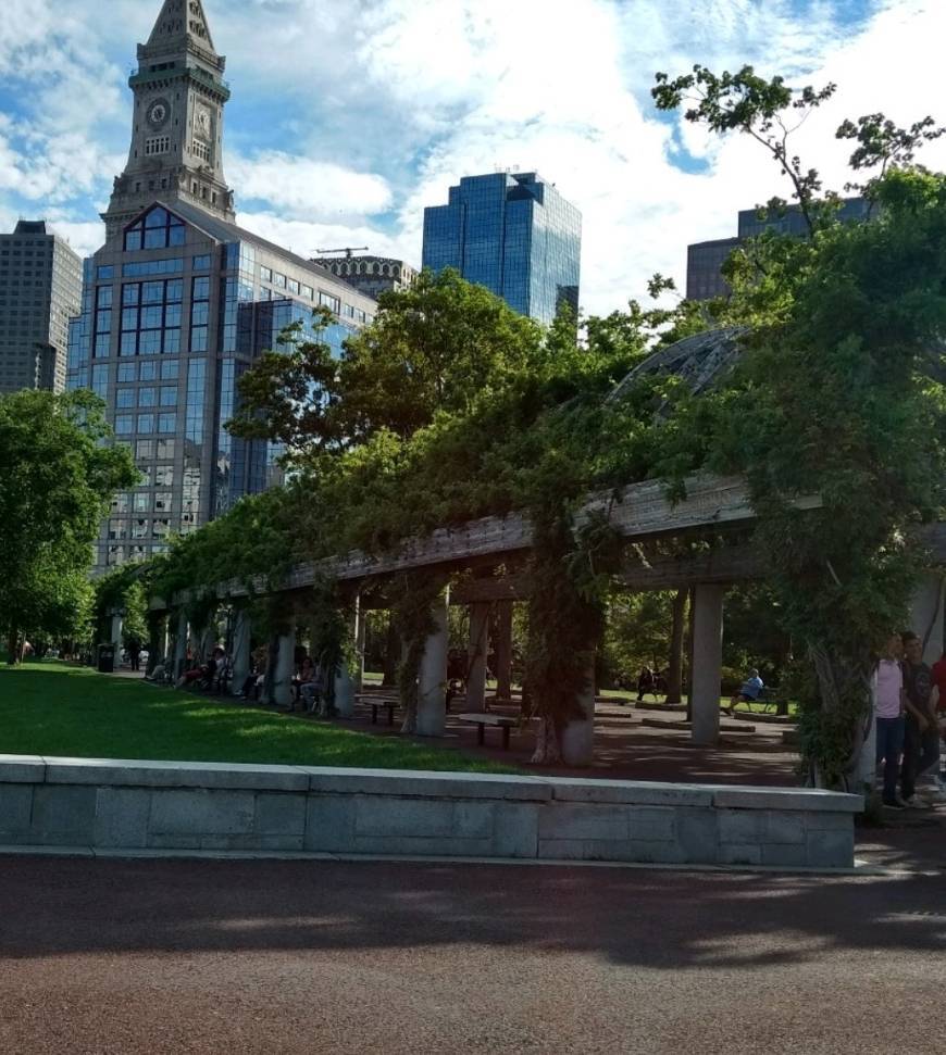 Place Christopher Columbus Park Path