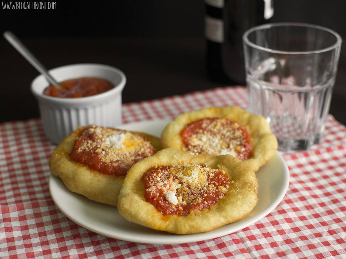 Moda Mini pizzas fritas con salsa de tomate