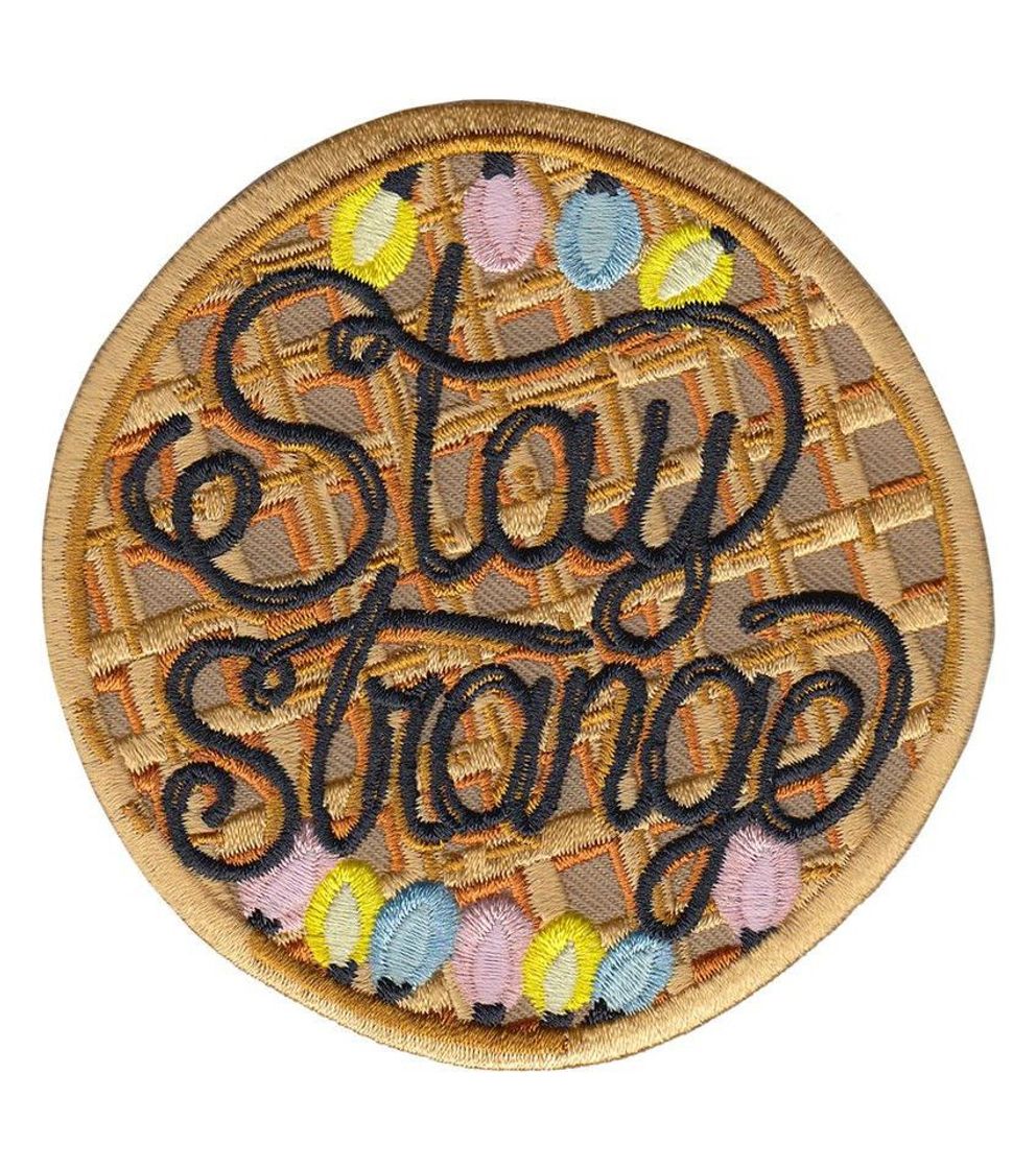 Producto Parche Stay Strange