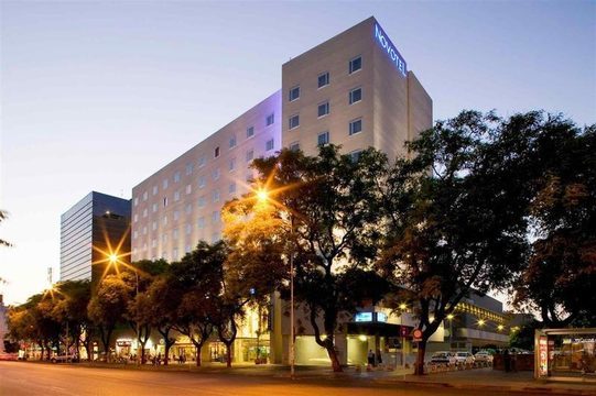 Lugar Novotel Sevilla