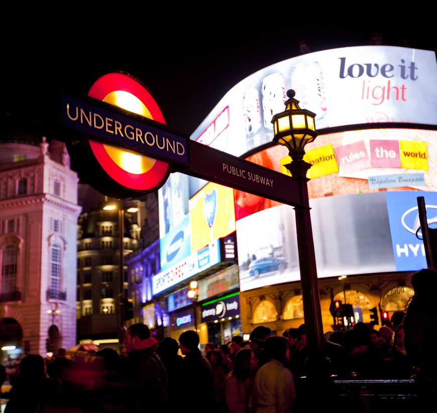 Place Piccadilly Station