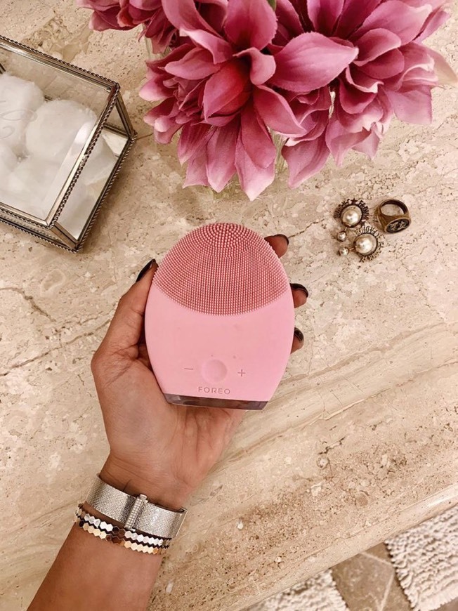 Beauty LUNA 2 de FOREO es el cepillo de limpieza facial anti-edad para