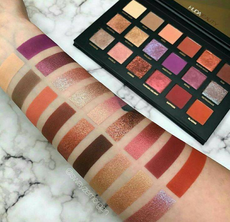 Product Huda Beauty Desert Dusk