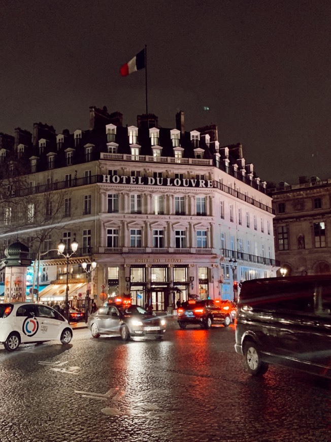 Place Hôtel du Louvre