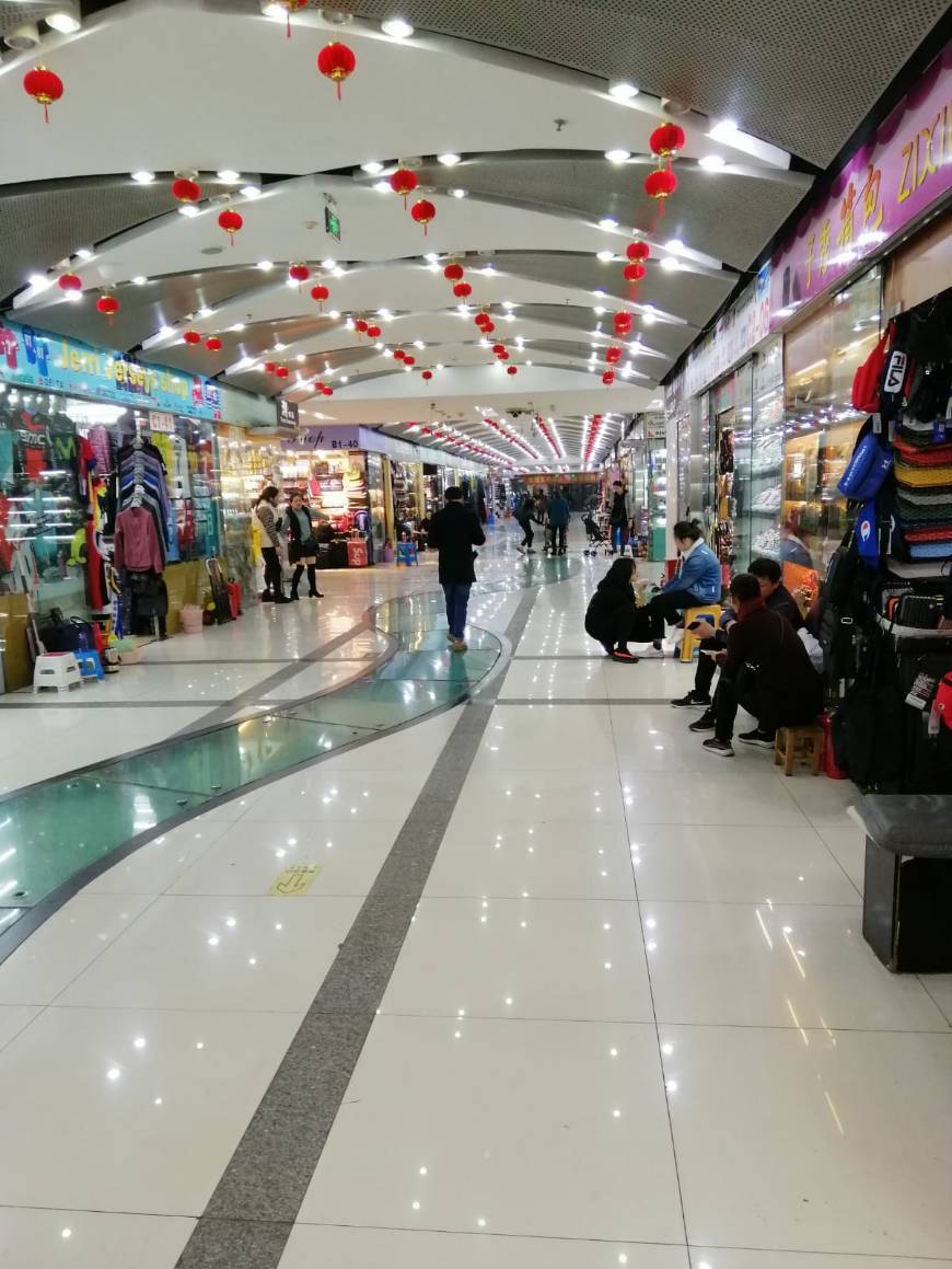 Lugar Fake Market