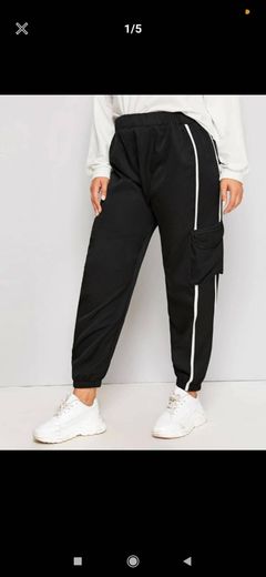 Pantalones jogger negros con rayas blancas laterales