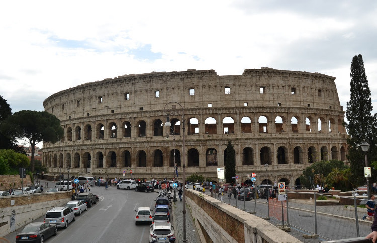 Lugar Coliseo de Roma