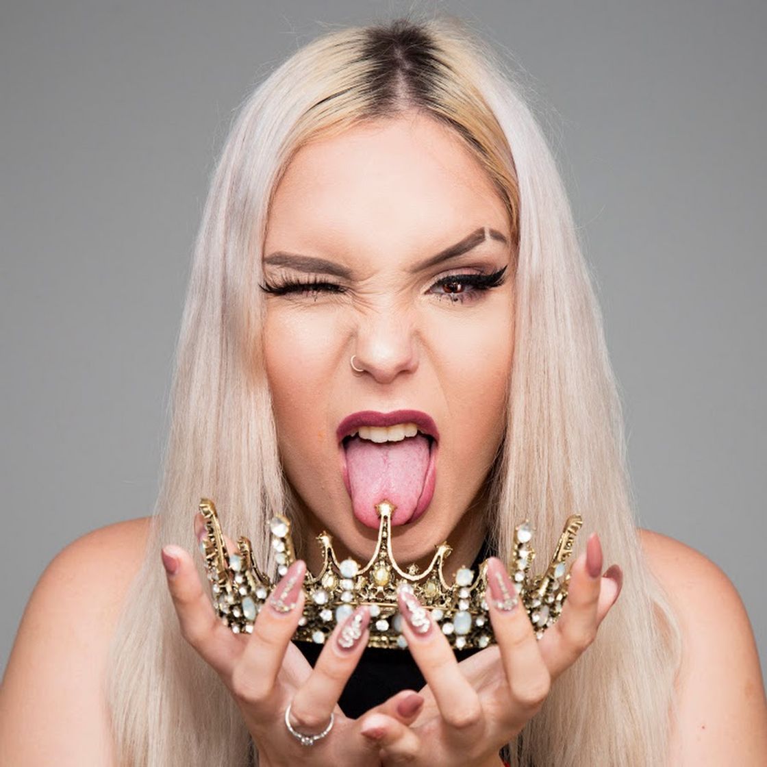 Social Selena Milán - YouTube