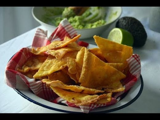 Cómo hacer Nachos caseros o Totopos de maiz - YouTube