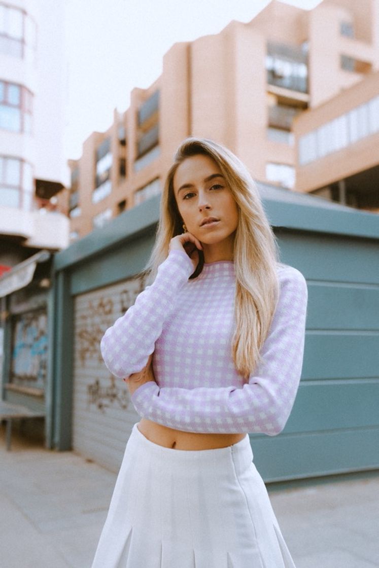 Instagram Pose