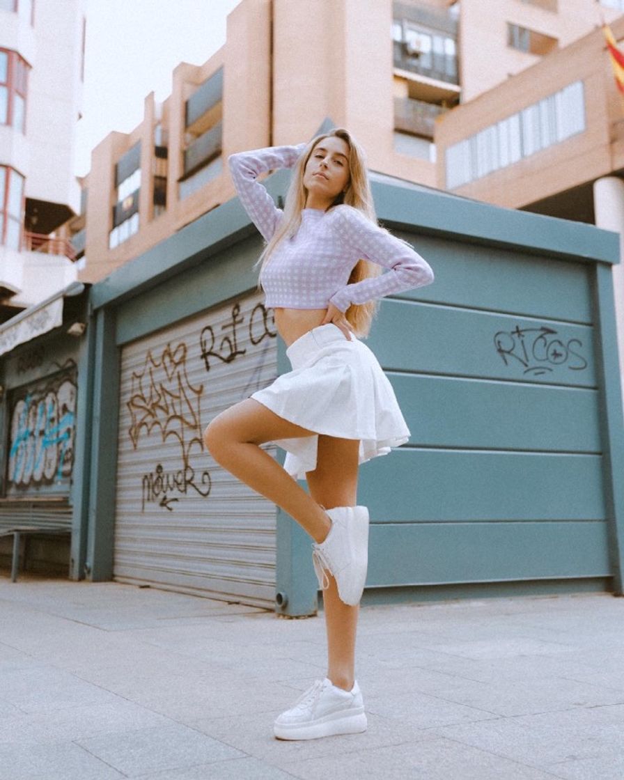 Instagram Pose