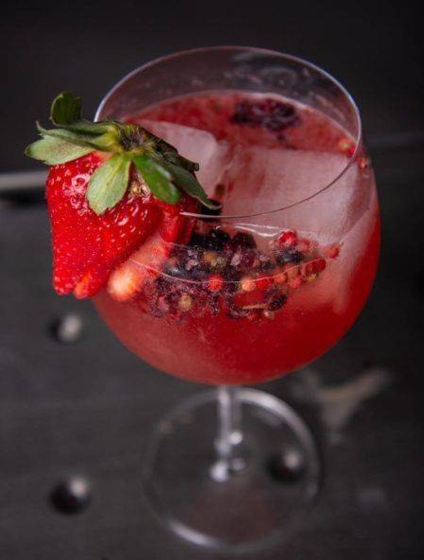 Moda Gin tônica com geleia de morango. 🍓