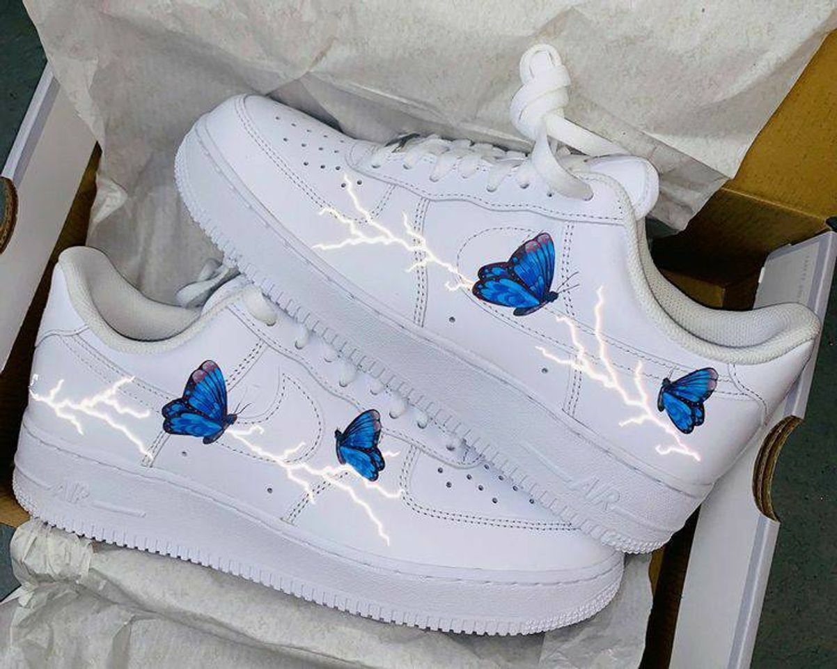 Social Tênis customizado com borboleta e raios