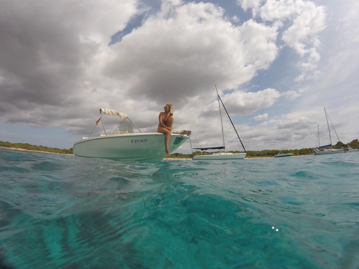 Place Menorcaboats - Alquiler de embarcaciones, excursiones y charter en Menorca