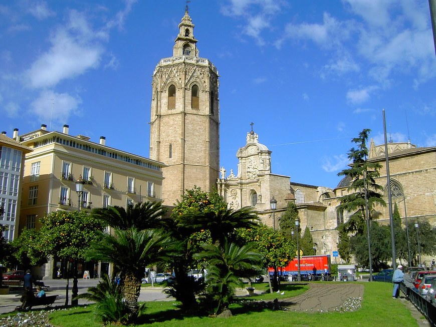 Place Plaza de la Reina