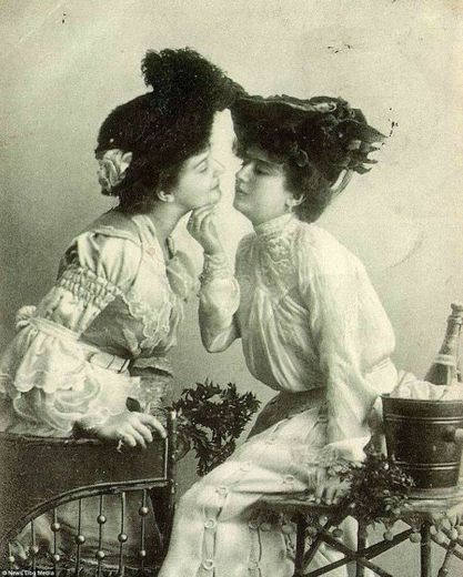19th century lesbians ♡