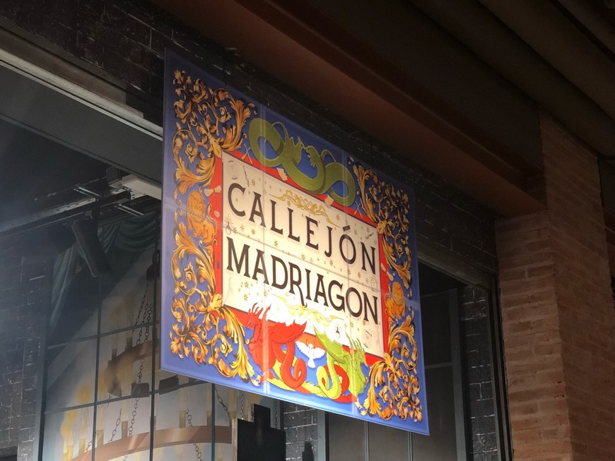 Lugar Callejón Madriagón (REINO de Juguetes)