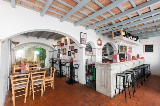 El Lola - Bar de Tapas y Flamenco