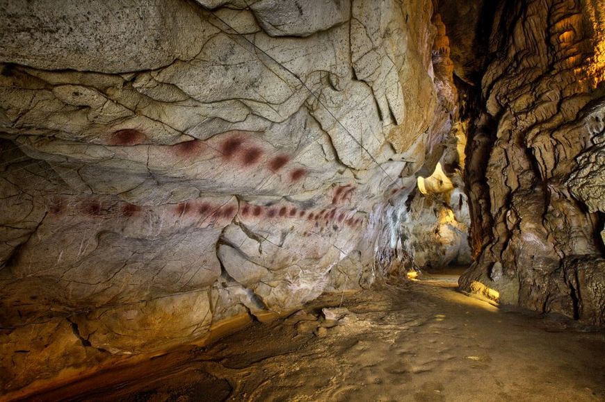 Lugar Cueva de El Castillo
