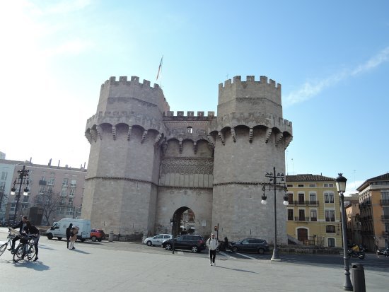 Place Torres de Serranos