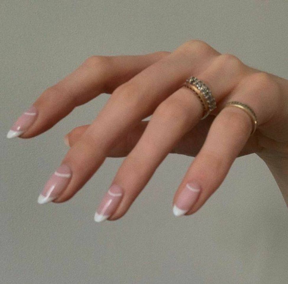 Moda White nails