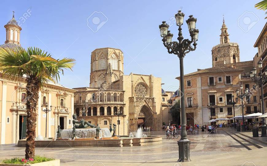 Place Plaza de la Virgen