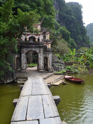 Lugar Bich Dong Pagoda