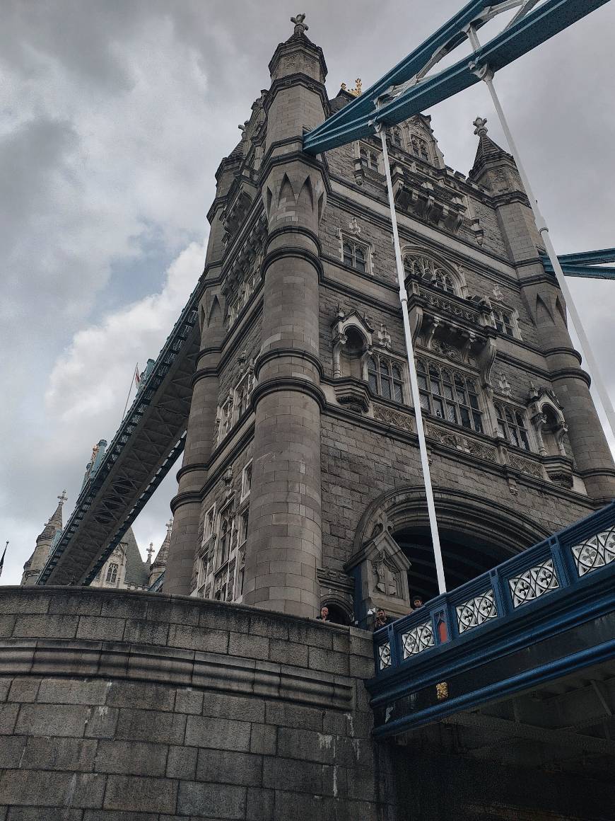 Place Tower Bridge