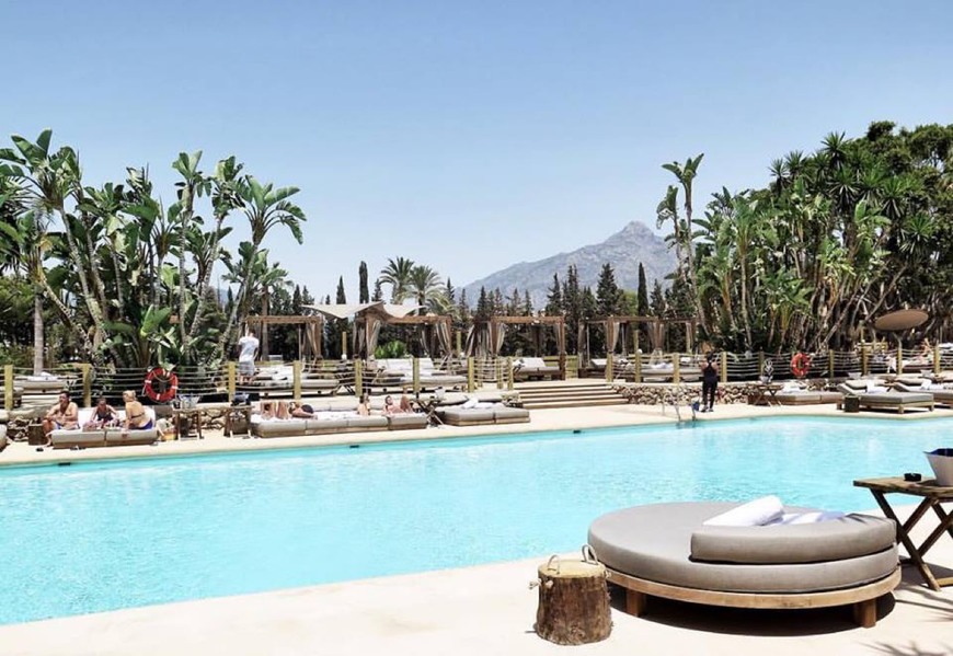 Place Naô Pool Club
