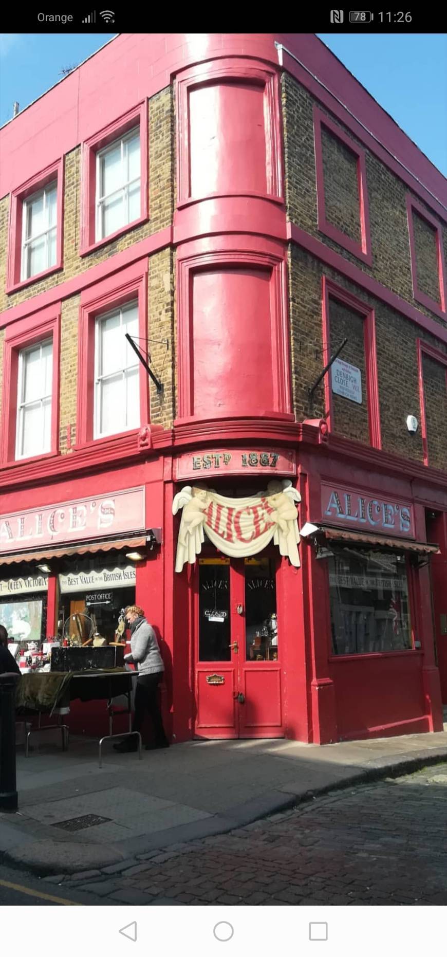 Place Alice's
