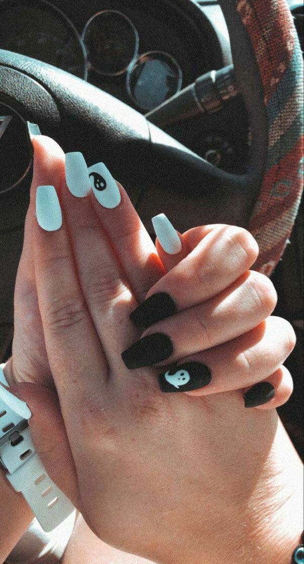Social BOO! 🖤🤍