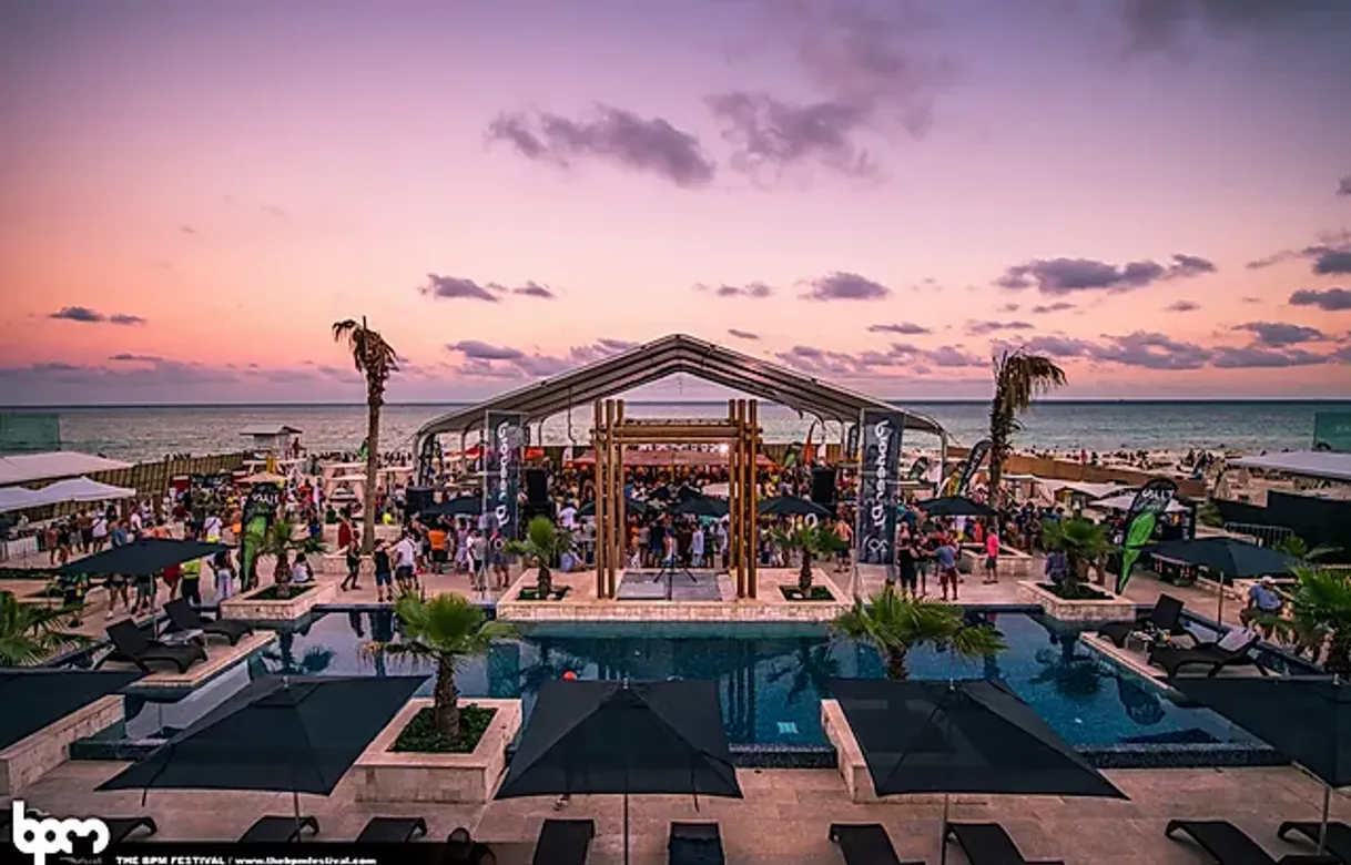 Lugar Mamita's Beach Club