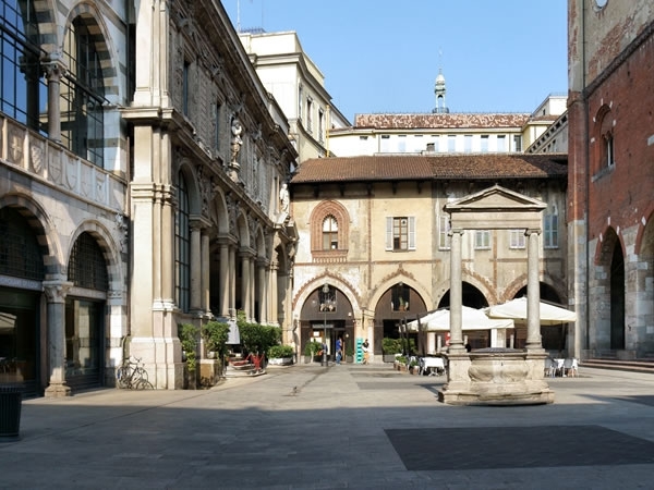 Place Piazza Mercanti