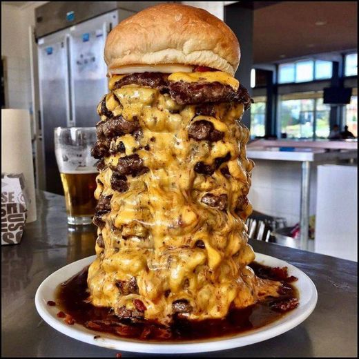 Mega Burger 