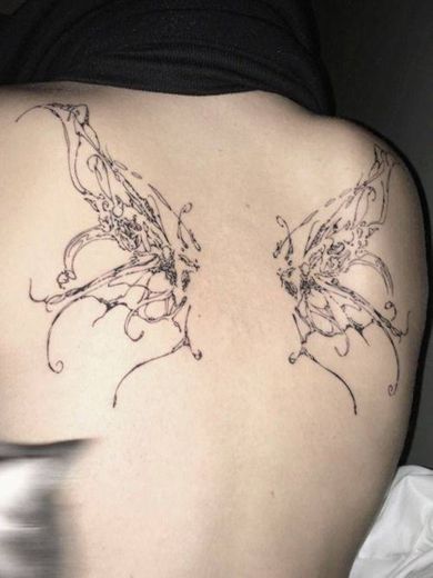 tatuagem fada nas costas