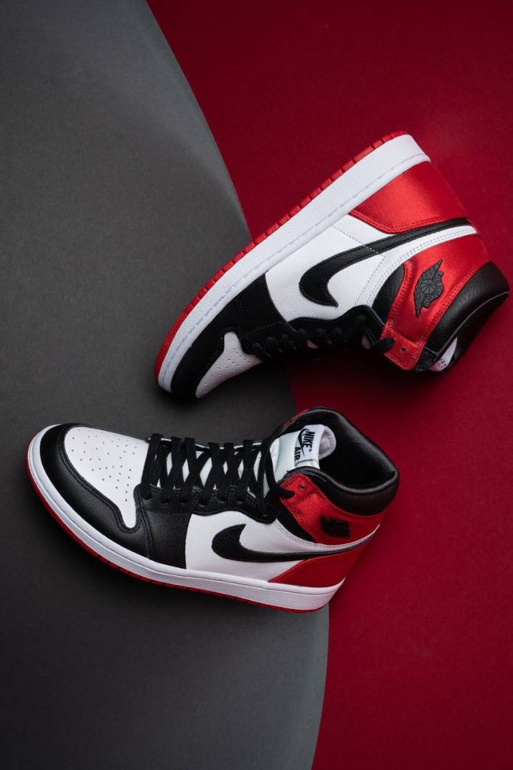 Moda Air Jordan 1 High OG "Satin Black Toe"