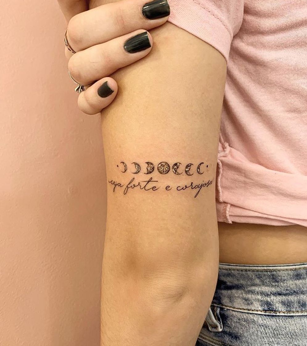 Fashion Tatto Fases da Lua e Frase