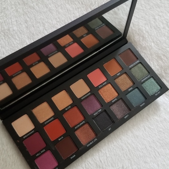 Moda Born To Run Eyeshadow Palette - Urban Decay | Sephora