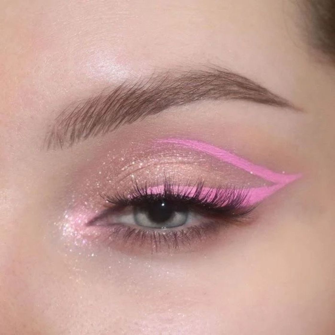 Fashion pink eyeliner