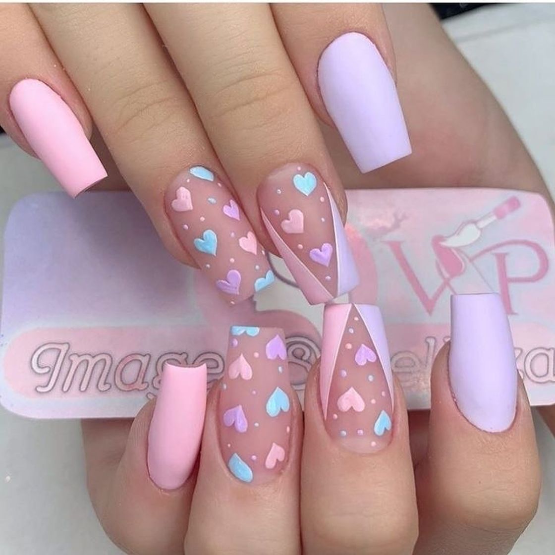 Moda Uñas palo de rosa y corazones 