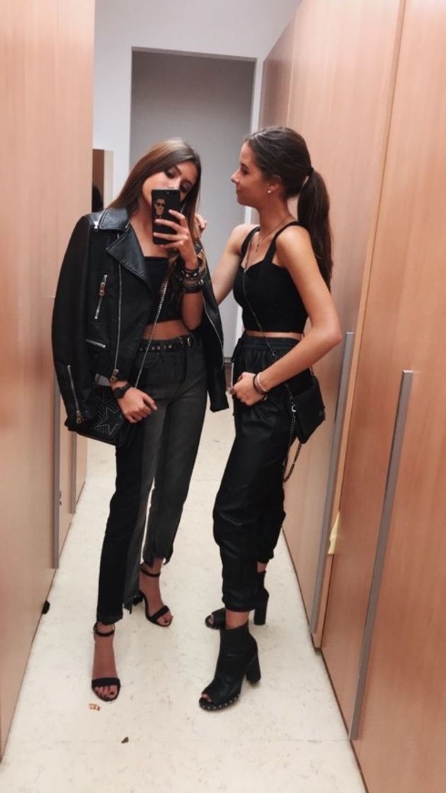 Fashion 🖤👯‍♀️