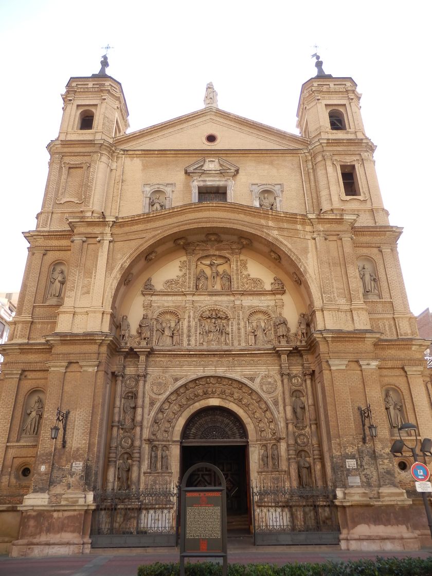 Lugar Basílica Menor Parroquia de Santa Engracia