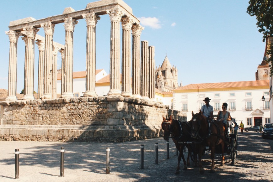 Place Templo romano de Évora