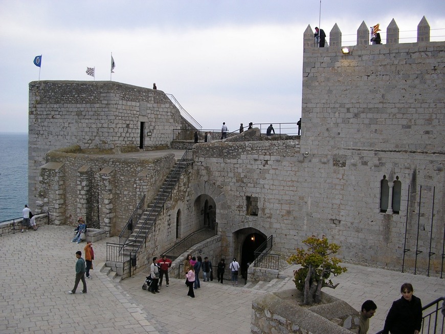 Lugar Castillo Palacio Papa Luna