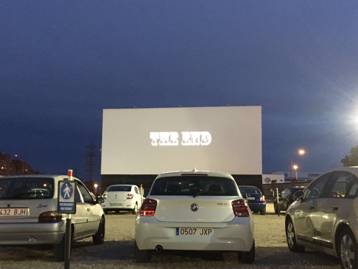 Moda Autocine Madrid RACE | Cine al aire libre en coche en Madrid