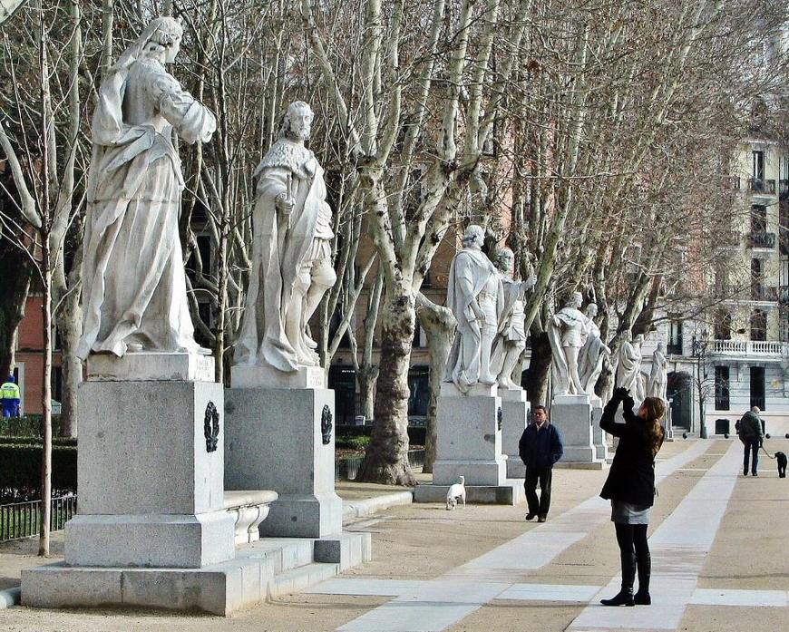 Place Plaza de Oriente