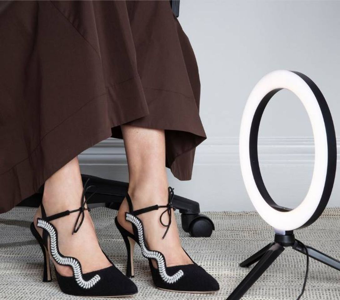 Social WAGA Manolo Blahnik