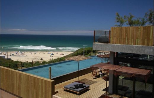 Restaurantes Noah Surf House